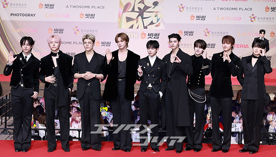 【フォト】&TEAM「それぞれの個性あふれる黒コーデ」