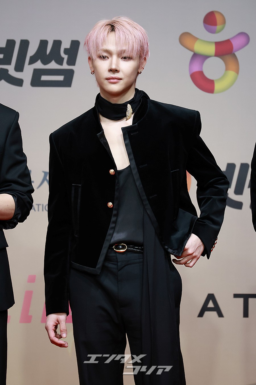 【フォト】&TEAM「それぞれの個性あふれる黒コーデ」