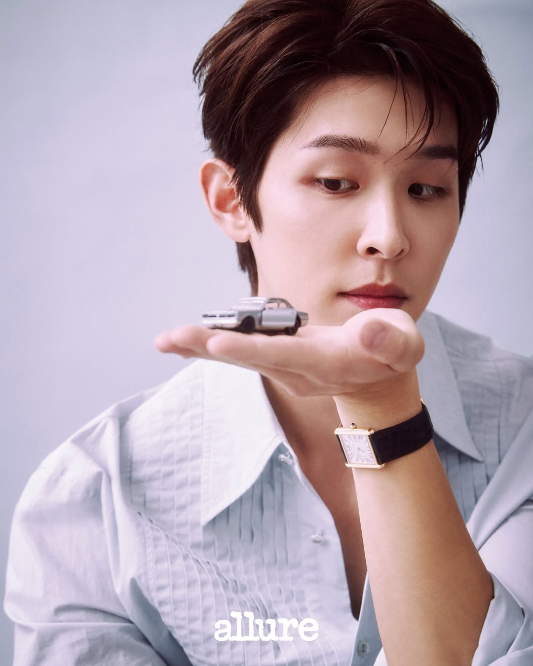 【フォト】TWICEダヒョン、イ・シウの肩に寄り掛かり照れくさそうにポーズ