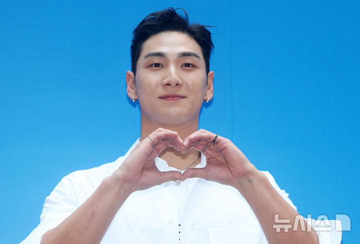 徴兵：NU’EST出身ベクホ　今日入隊…韓国陸軍現役兵士に