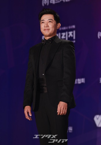 【フォト】アン・ジェウク ベテラン俳優ならではの重厚さ=APAN