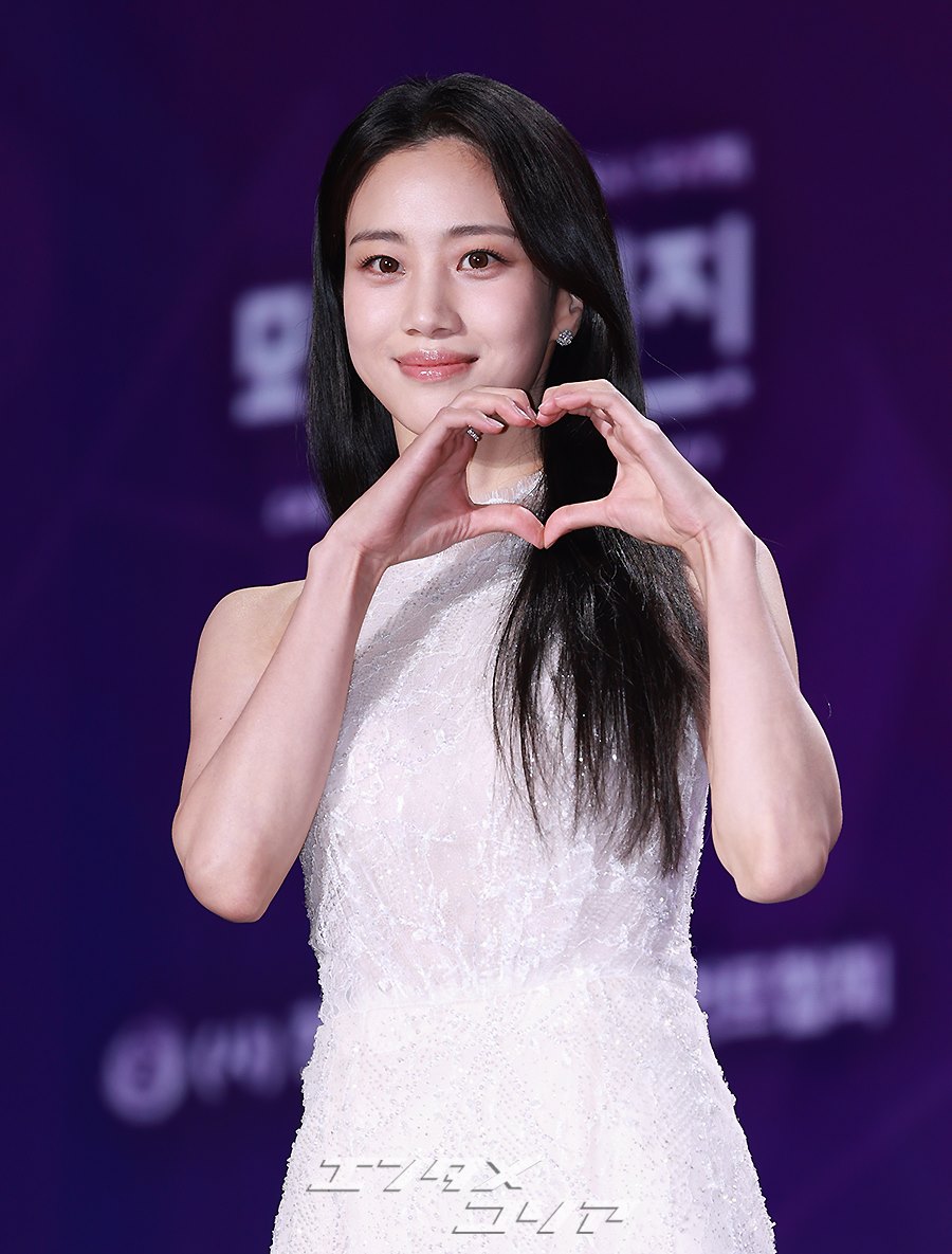 【フォト】ホン・ファヨン　純白のドレスで清楚な美しさ＝APAN