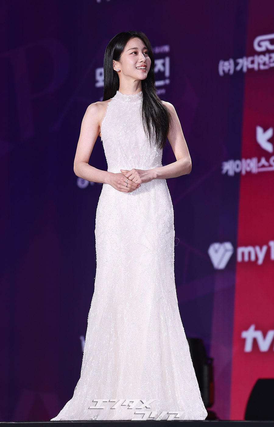 【フォト】ホン・ファヨン　純白のドレスで清楚な美しさ＝APAN