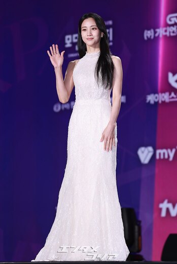 【フォト】ホン・ファヨン 純白のドレスで清楚な美しさ=APAN