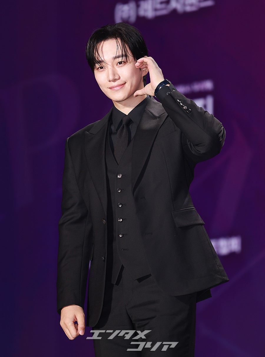 【フォト】2PMイ・ジュノ　黒スーツ姿…甘いほっぺハート＆笑顔＝APAN