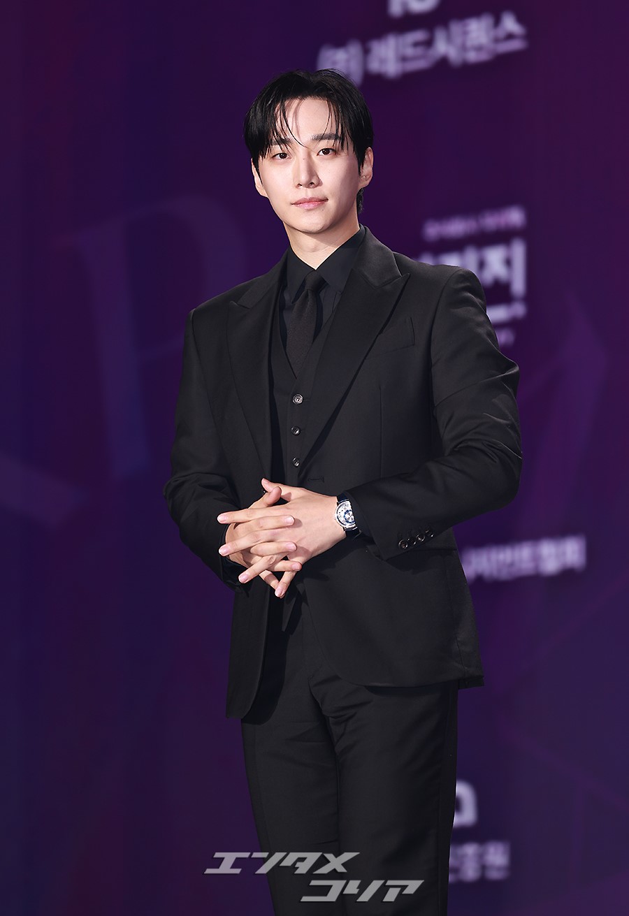 【フォト】2PMイ・ジュノ　黒スーツ姿…甘いほっぺハート＆笑顔＝APAN