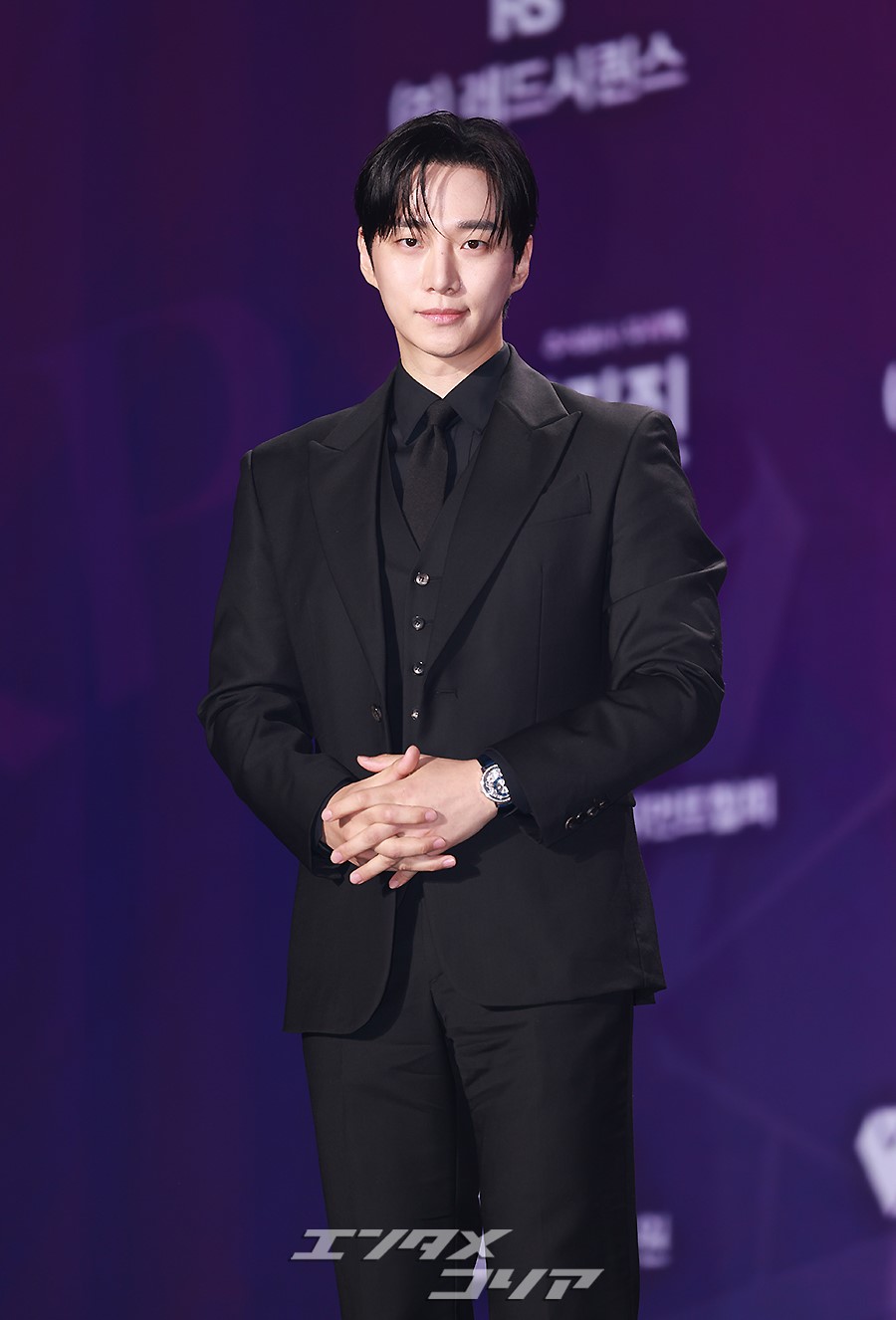 【フォト】2PMイ・ジュノ　黒スーツ姿…甘いほっぺハート＆笑顔＝APAN