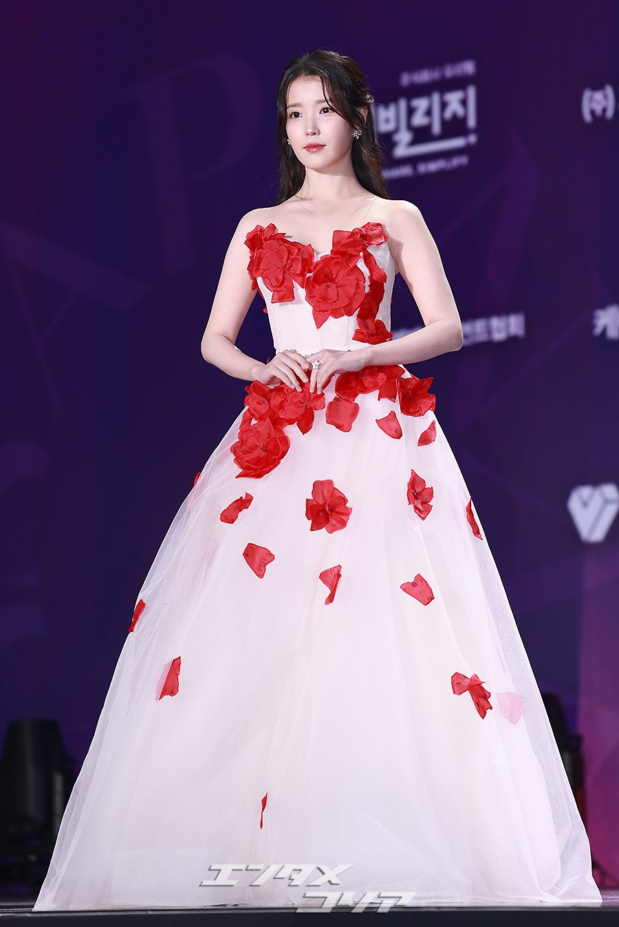 【フォト】IU　咲き乱れる花のようなドレス…あふれる美しさ＝APAN