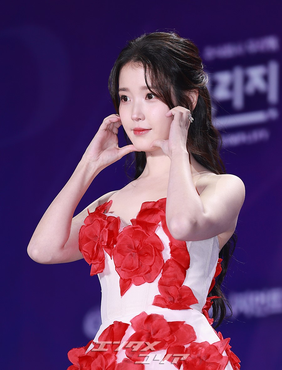 【フォト】IU　咲き乱れる花のようなドレス…あふれる美しさ＝APAN
