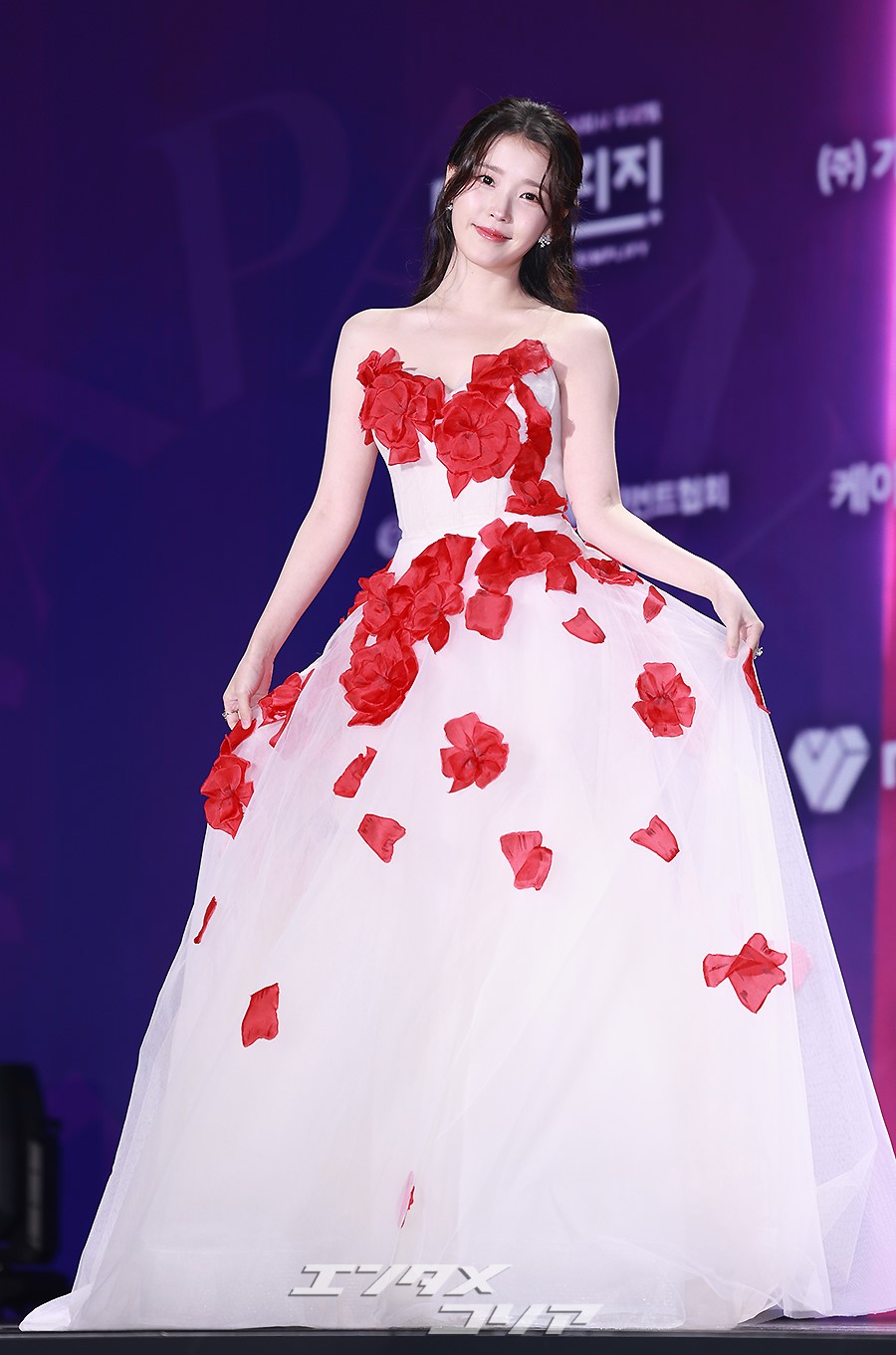 【フォト】IU　咲き乱れる花のようなドレス…あふれる美しさ＝APAN