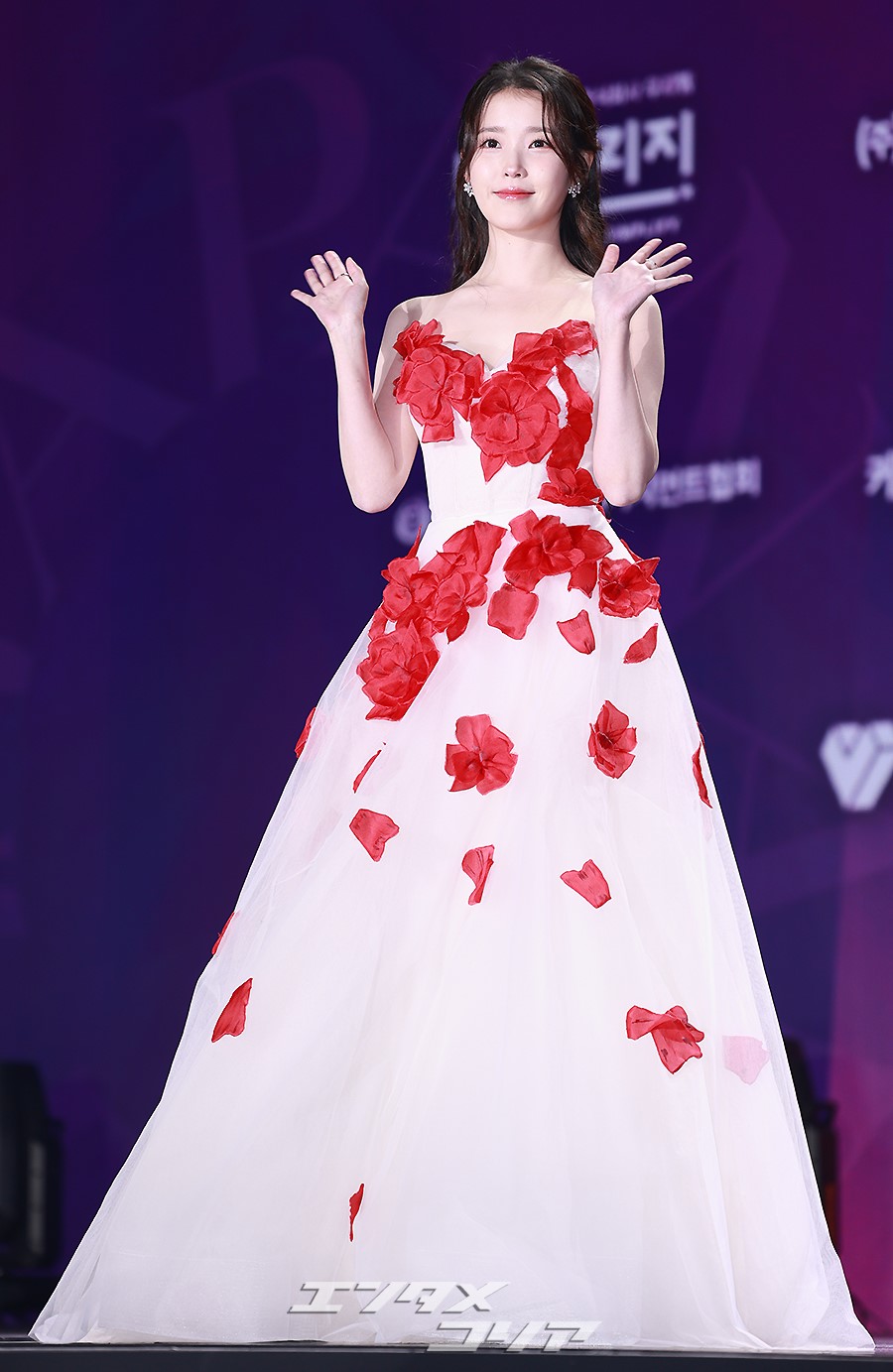 【フォト】IU　咲き乱れる花のようなドレス…あふれる美しさ＝APAN