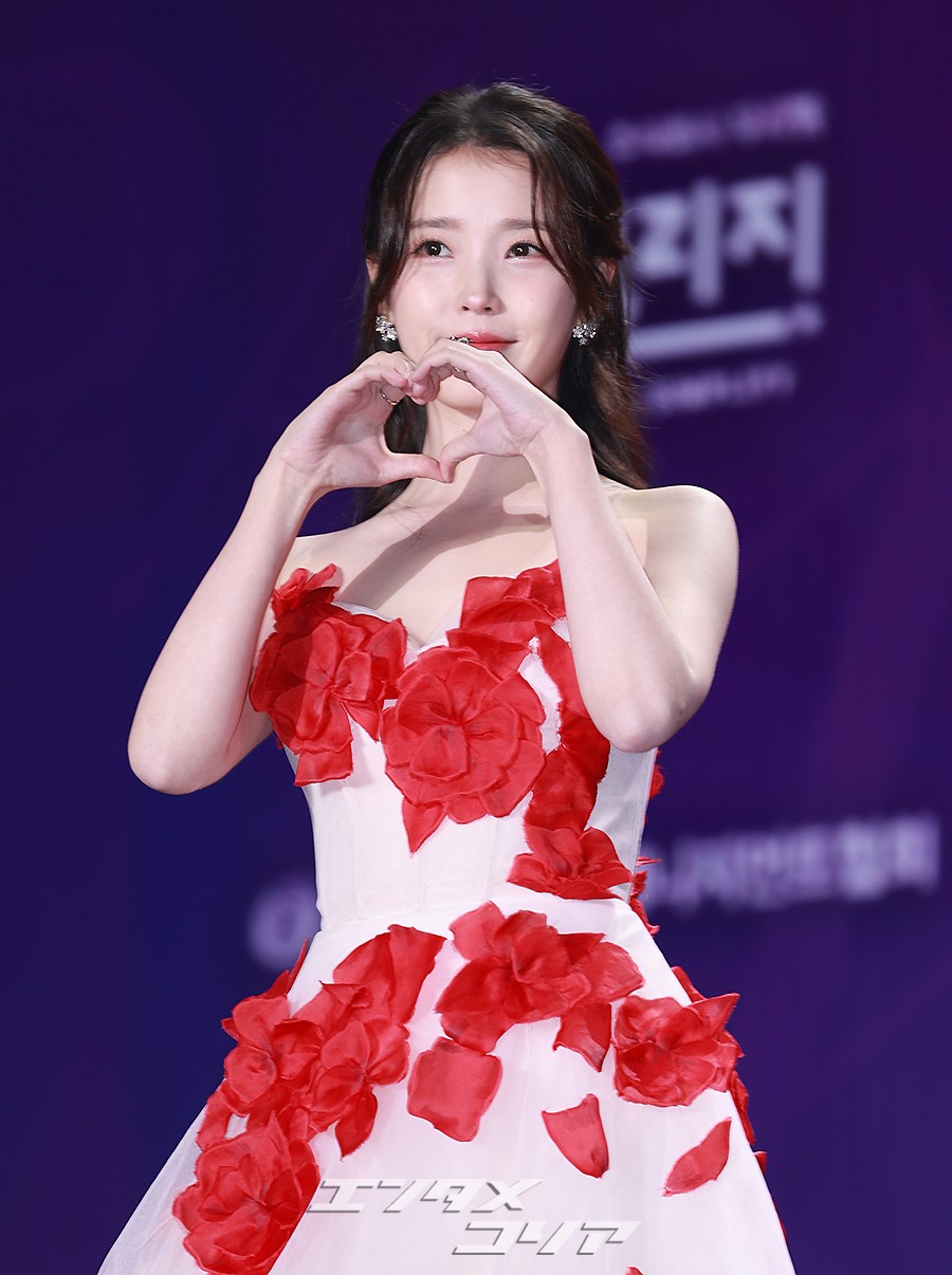 【フォト】IU　咲き乱れる花のようなドレス…あふれる美しさ＝APAN