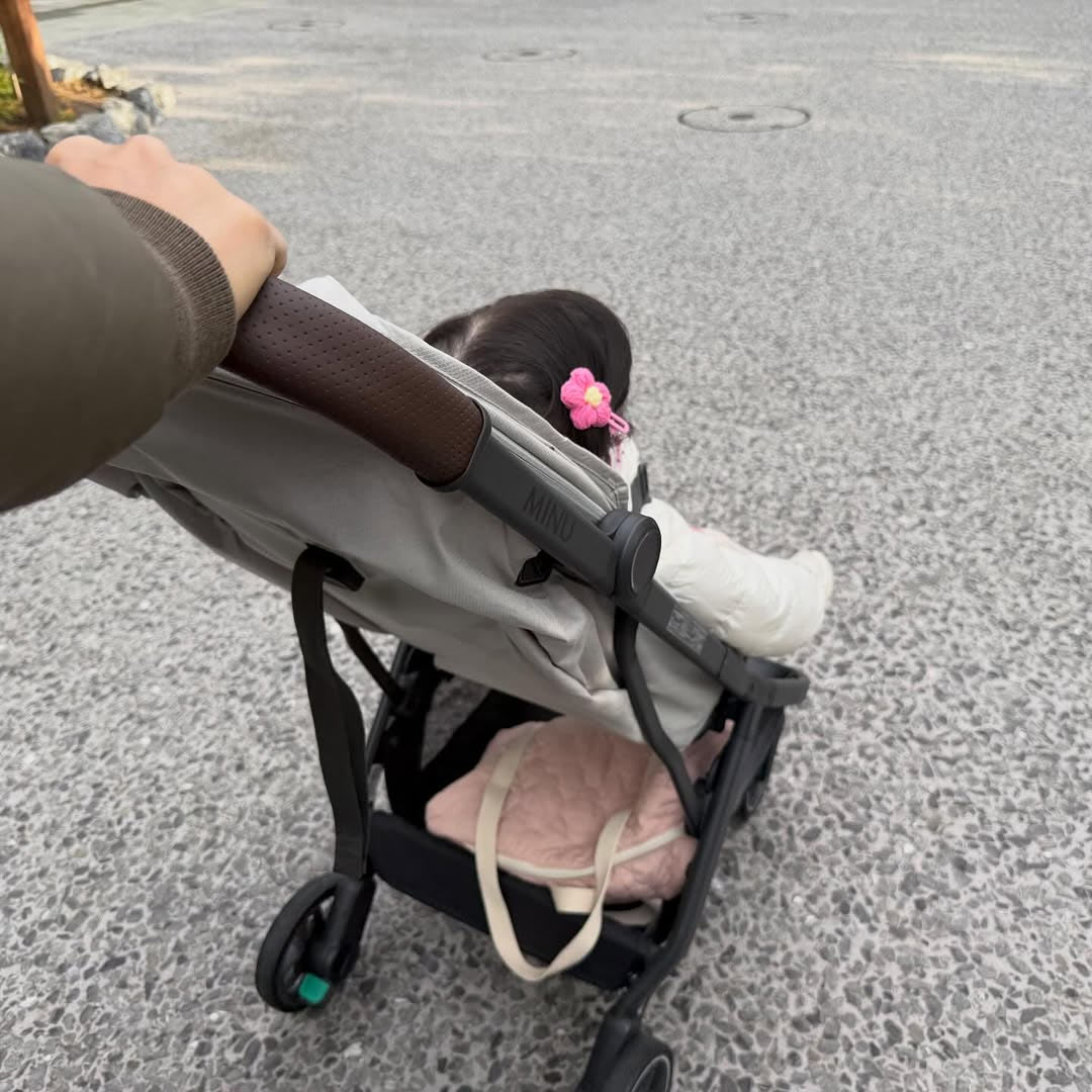 イ・ミンジョン、2歳の娘が初めての旅行で非常事態　「三日間、腸炎と脱水症状」