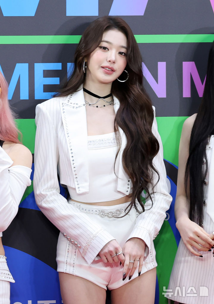 中国のネットユーザーがまたもIVEウォニョンに言いがかり…「香港は好きな国」発言に怒りの声