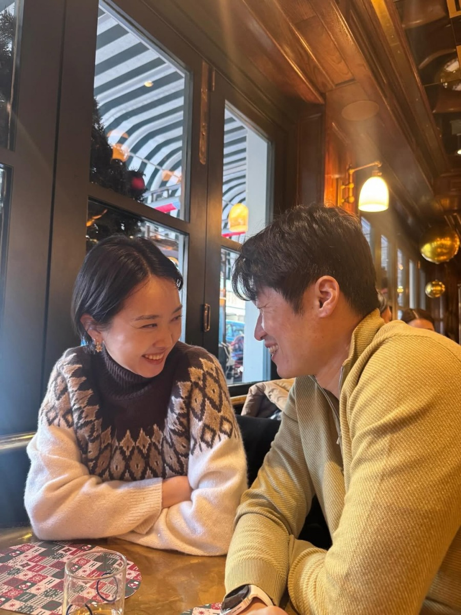 「結婚12年」朴智星、妻キム・ミンジ元アナとの2ショット公開…「2026年もよろしく」