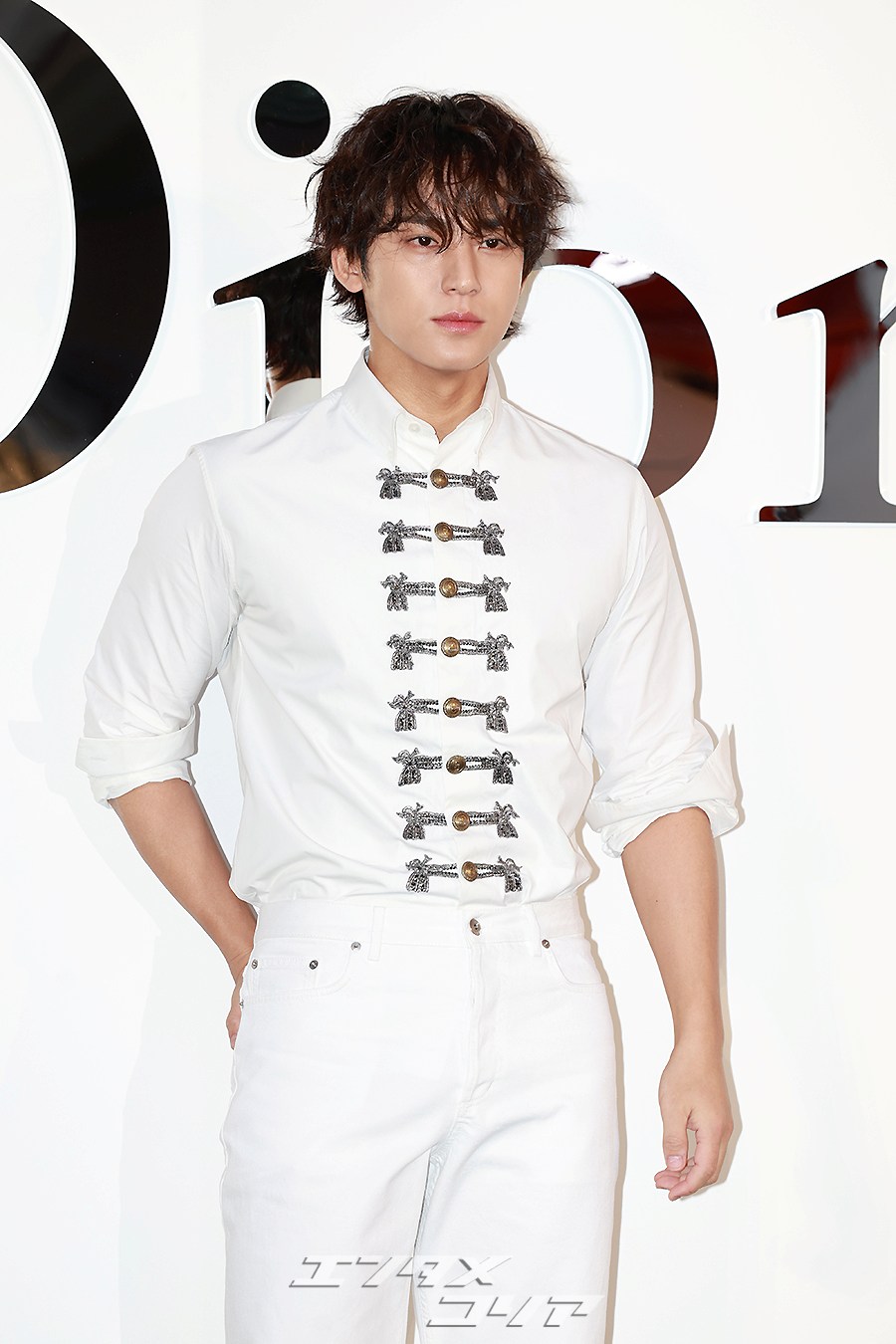 【フォト】SEVENTEENミンギュ　シンプルなホワイト・コーデ×美ビジュアル