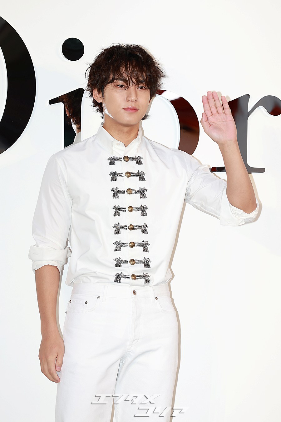 【フォト】SEVENTEENミンギュ　シンプルなホワイト・コーデ×美ビジュアル