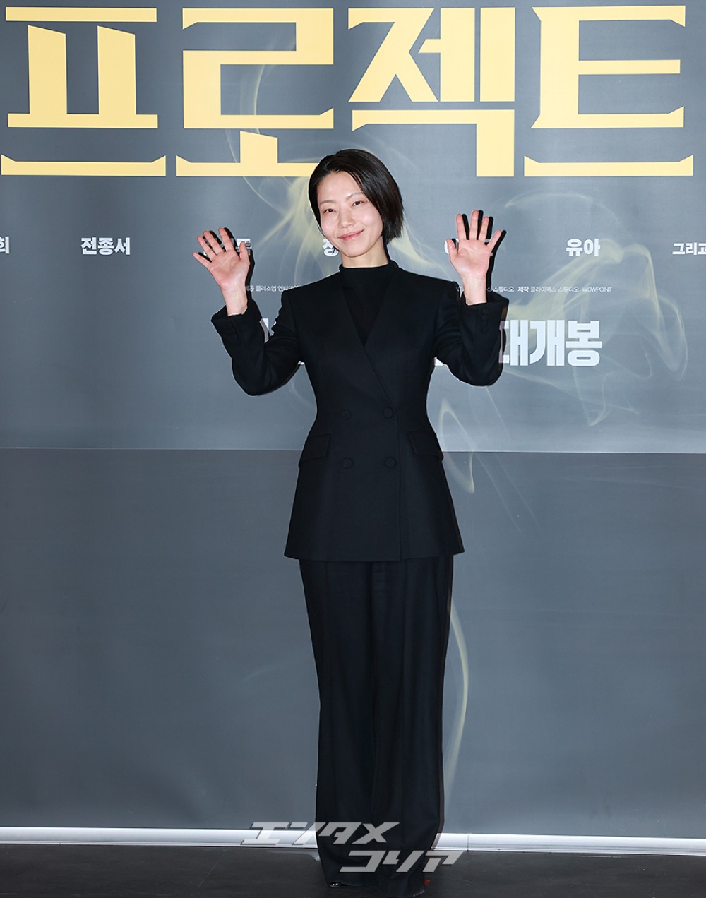 【フォト】キム・シンロク、光る脇役のキュートな「Y」ポーズ