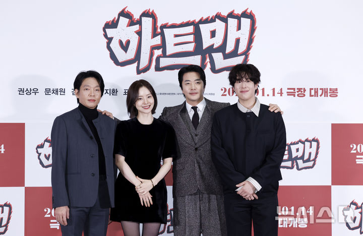 【フォト】クォン・サンウ＆ムン・チェウォンなど、サムズアップする『ハートマン』のキャストたち