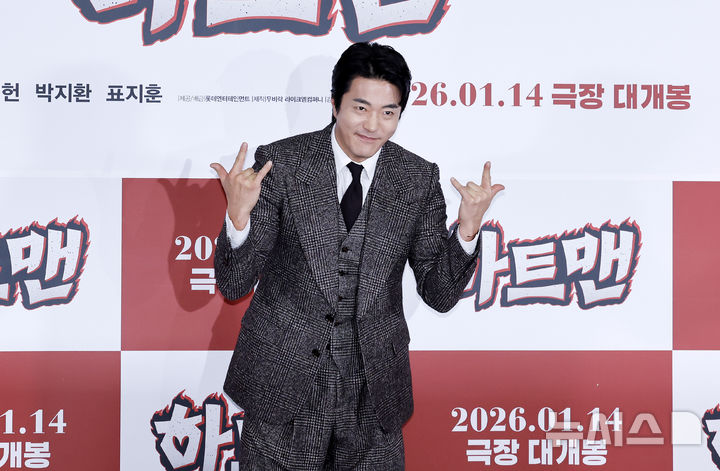 【フォト】クォン・サンウ＆ムン・チェウォンなど、サムズアップする『ハートマン』のキャストたち