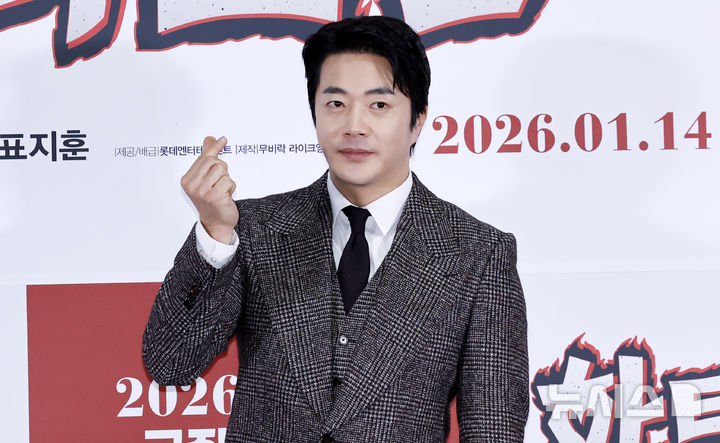 【フォト】クォン・サンウ＆ムン・チェウォンなど、サムズアップする『ハートマン』のキャストたち