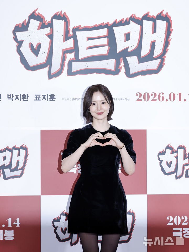 【フォト】クォン・サンウ＆ムン・チェウォンなど、サムズアップする『ハートマン』のキャストたち