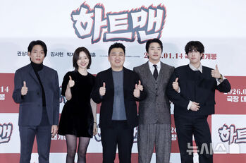 【フォト】クォン・サンウ&ムン・チェウォンなど、サムズアップする『ハートマン』のキャストたち