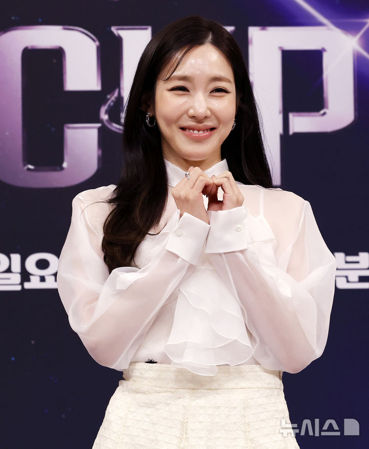 【フォト】少女時代ティファニー　熱愛報道後、初の公の場…はにかみポーズ