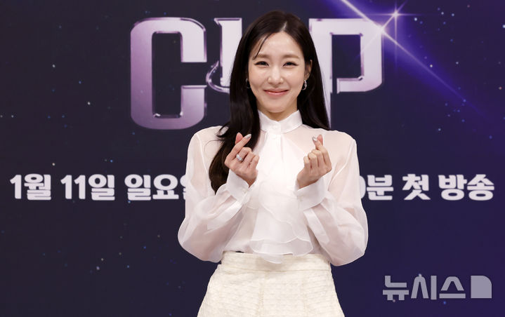 【フォト】少女時代ティファニー　熱愛報道後、初の公の場…はにかみポーズ