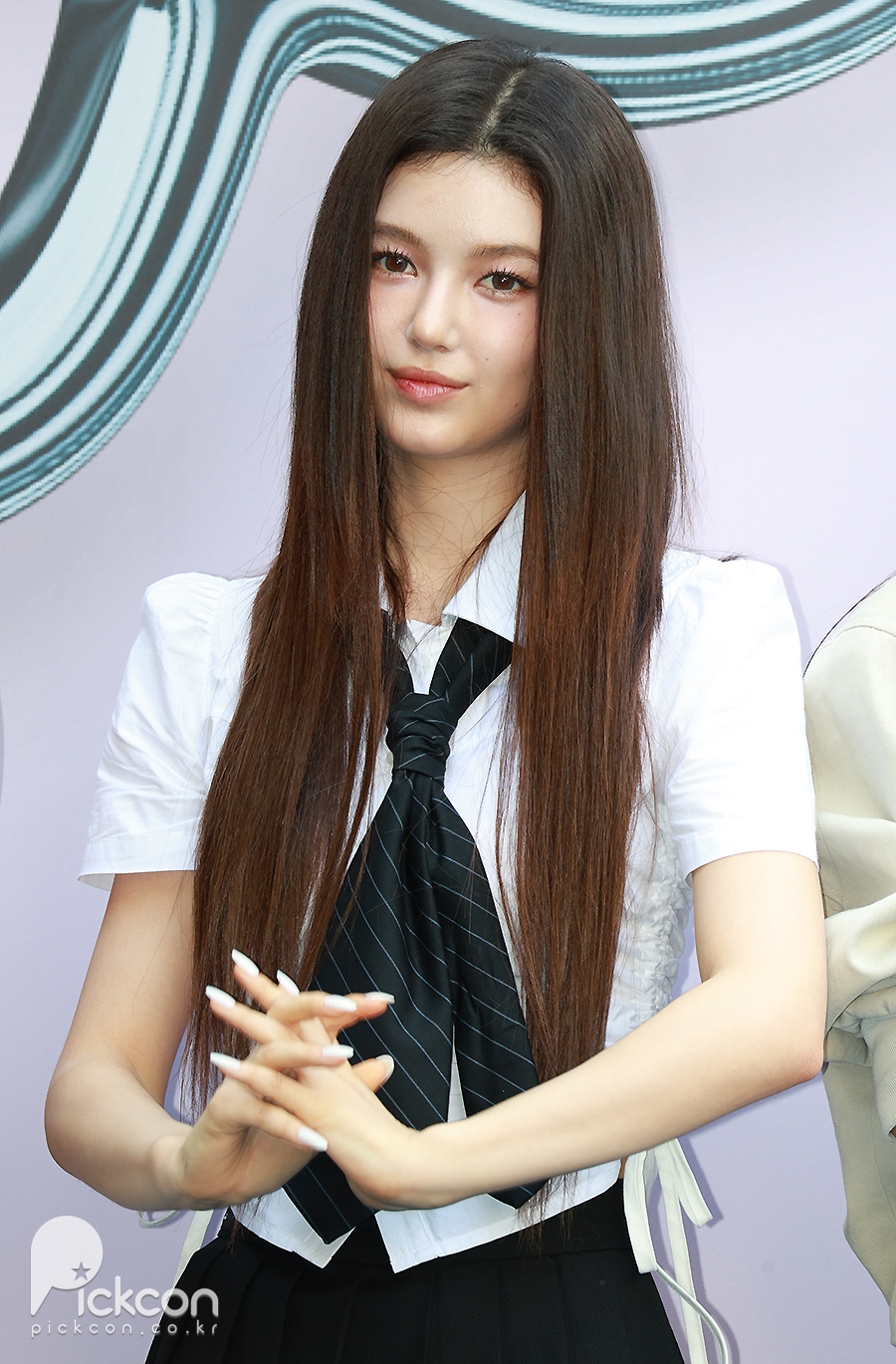 NewJeans脱退のダニエル、SNS個人アカウント開設…意味深コメント投稿