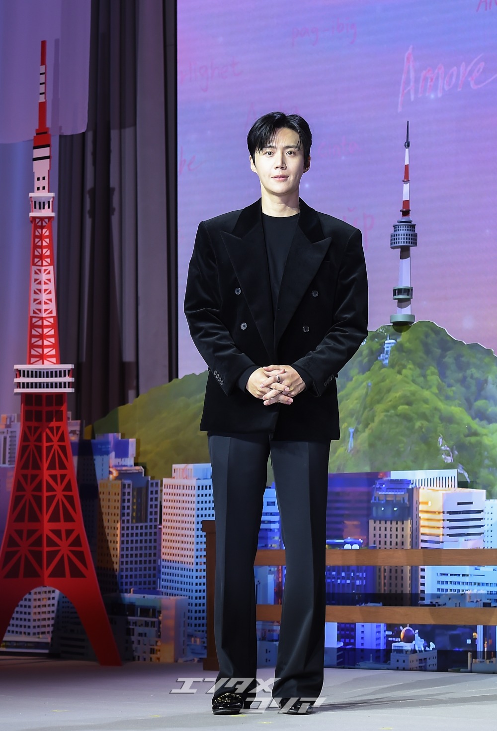 【フォト】えくぼがキュートなキム・ソンホ、女心を刺激