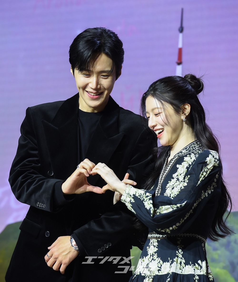 【フォト】『恋の通訳、できますか？』主演のキム・ソンホ＆コ・ユンジョン、ロマンチックな2ショット