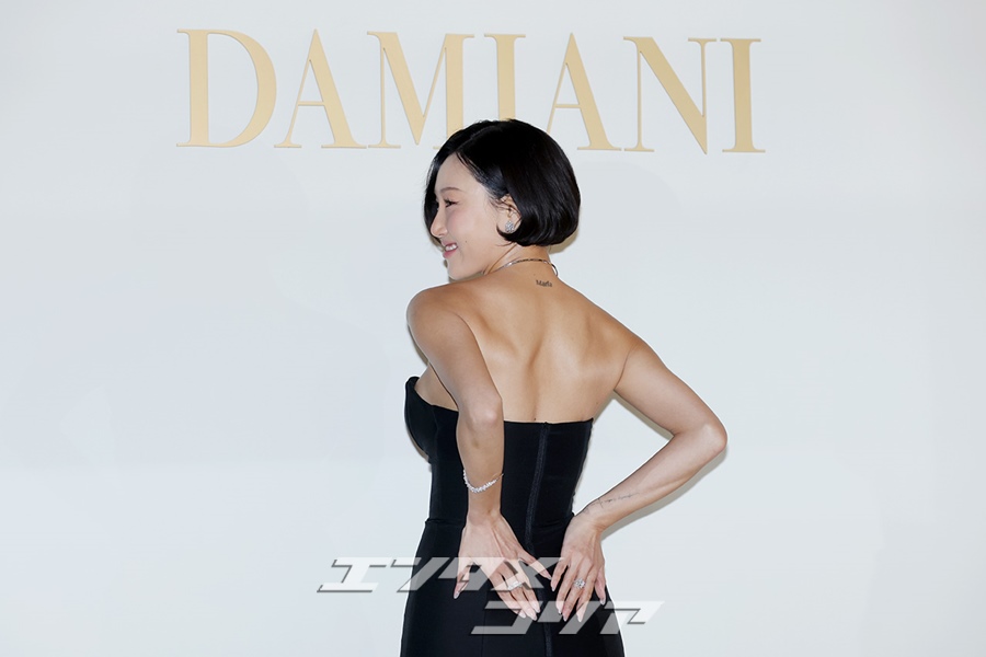 【フォト】MAMAMOOファサ　小麦色の肌×セクシードレス