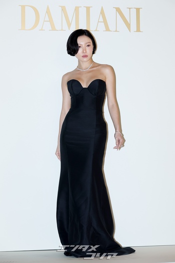 【フォト】MAMAMOOファサ 小麦色の肌×セクシードレス