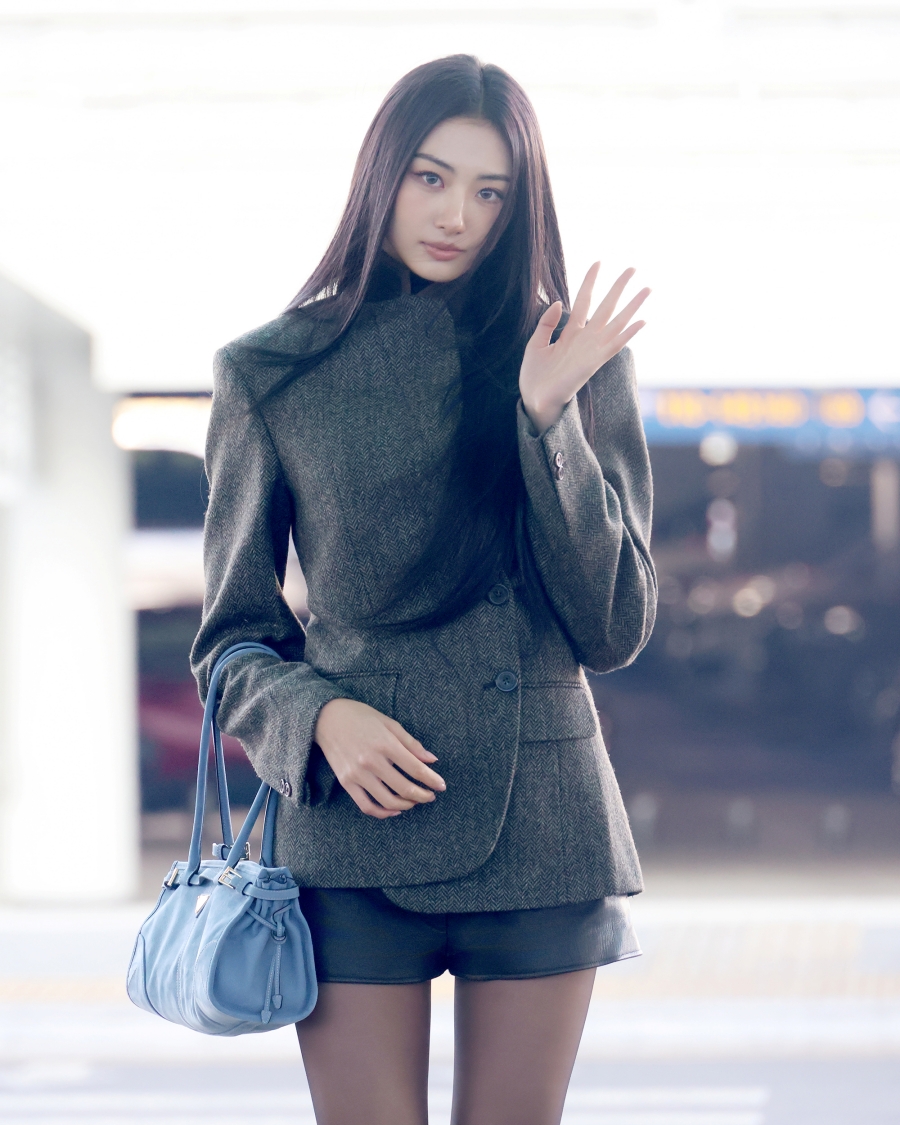 【フォト】MEOVVガウォン　高級感あふれる空港ファッションで伊ミラノへ