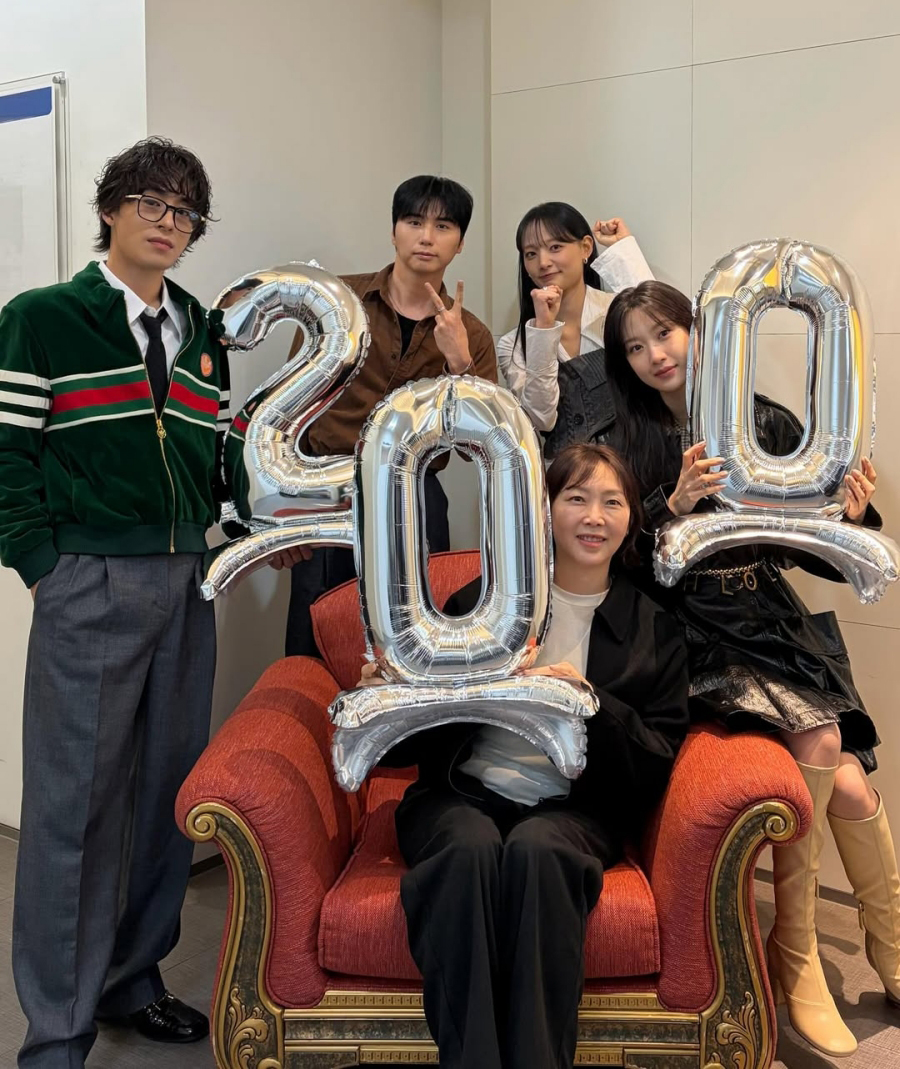 写真＝ショーボックスのインスタグラムより