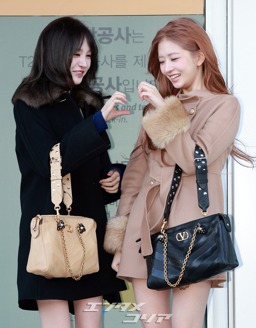 【フォト】IVEリズ＆レイ、キュートさあふれるハートのポーズ