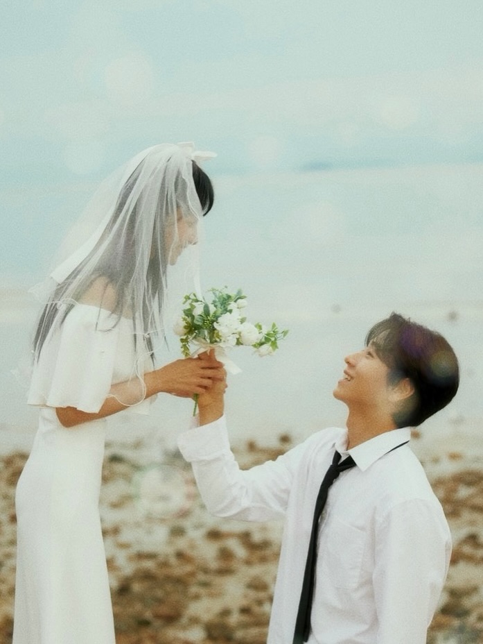 【フォト】ソム・へビン＆キム・イェフン、スパークラーを手にロマンチックなウエディング写真