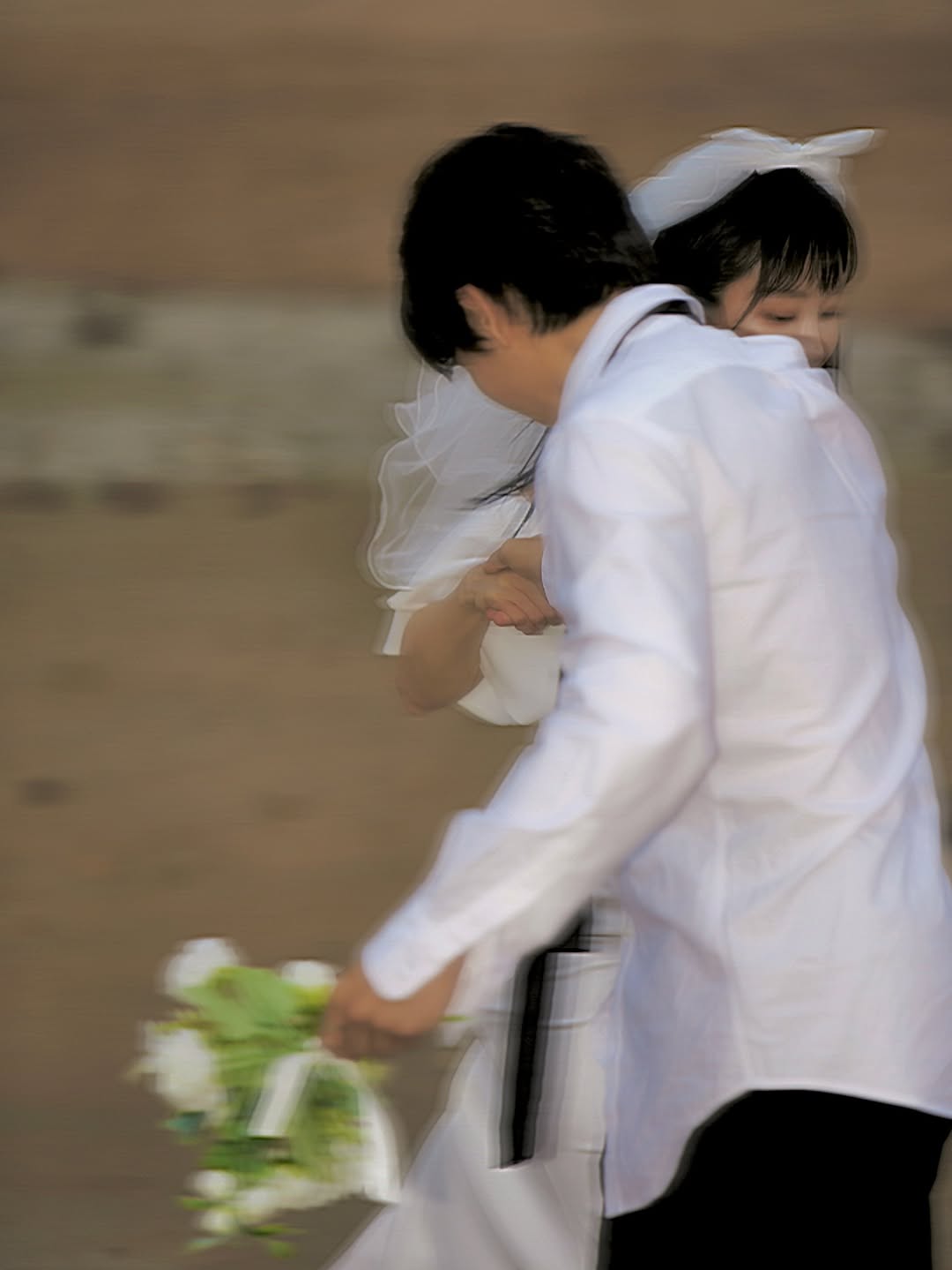 【フォト】ソム・へビン＆キム・イェフン、スパークラーを手にロマンチックなウエディング写真