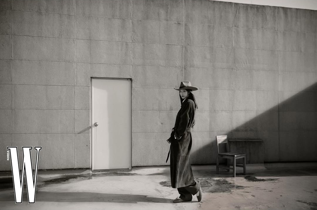 【フォト】LE SSERAFIMカズハ、デビュー後初めて個人でファッション誌の表紙を飾る…カリスマあふれるカウガール