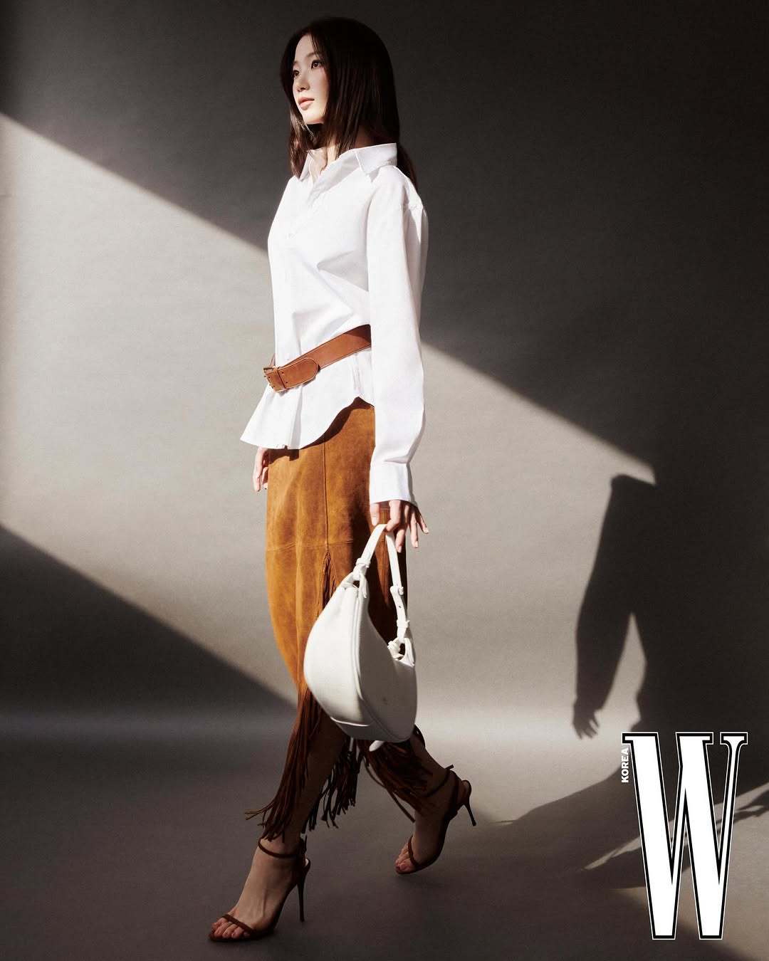 【フォト】LE SSERAFIMカズハ、デビュー後初めて個人でファッション誌の表紙を飾る…カリスマあふれるカウガール