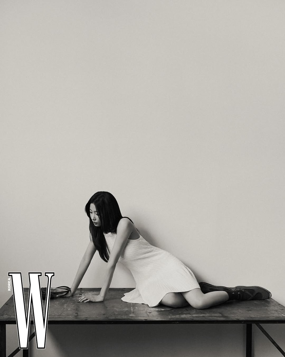 【フォト】LE SSERAFIMカズハ、デビュー後初めて個人でファッション誌の表紙を飾る…カリスマあふれるカウガール