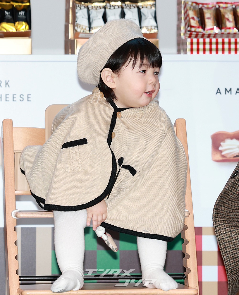 【フォト】シム・ヒョンタクの息子ハル君、最年少広報大使の人形みたいにキュートな姿