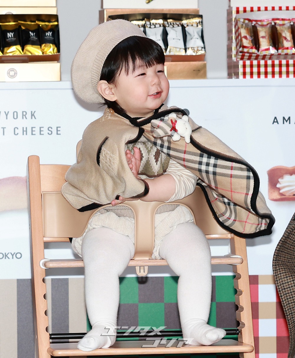 【フォト】シム・ヒョンタクの息子ハル君、最年少広報大使の人形みたいにキュートな姿