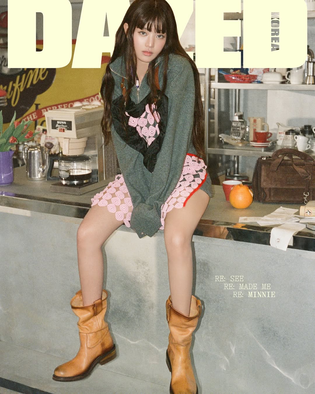 【フォト】i-dleミンニ、大胆背中見せ…絶頂のビジュアル