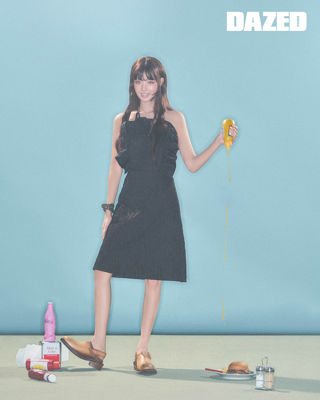 【フォト】i-dleミンニ、大胆背中見せ…絶頂のビジュアル