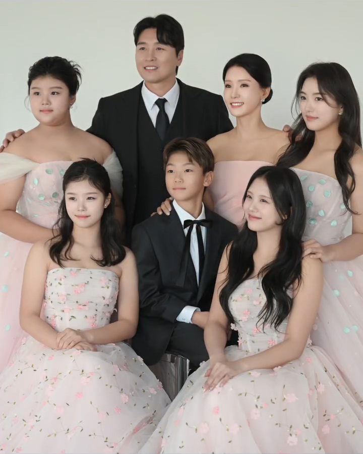 【フォト】結婚20周年の李同国＆イ・スジンさん、家族写真公開