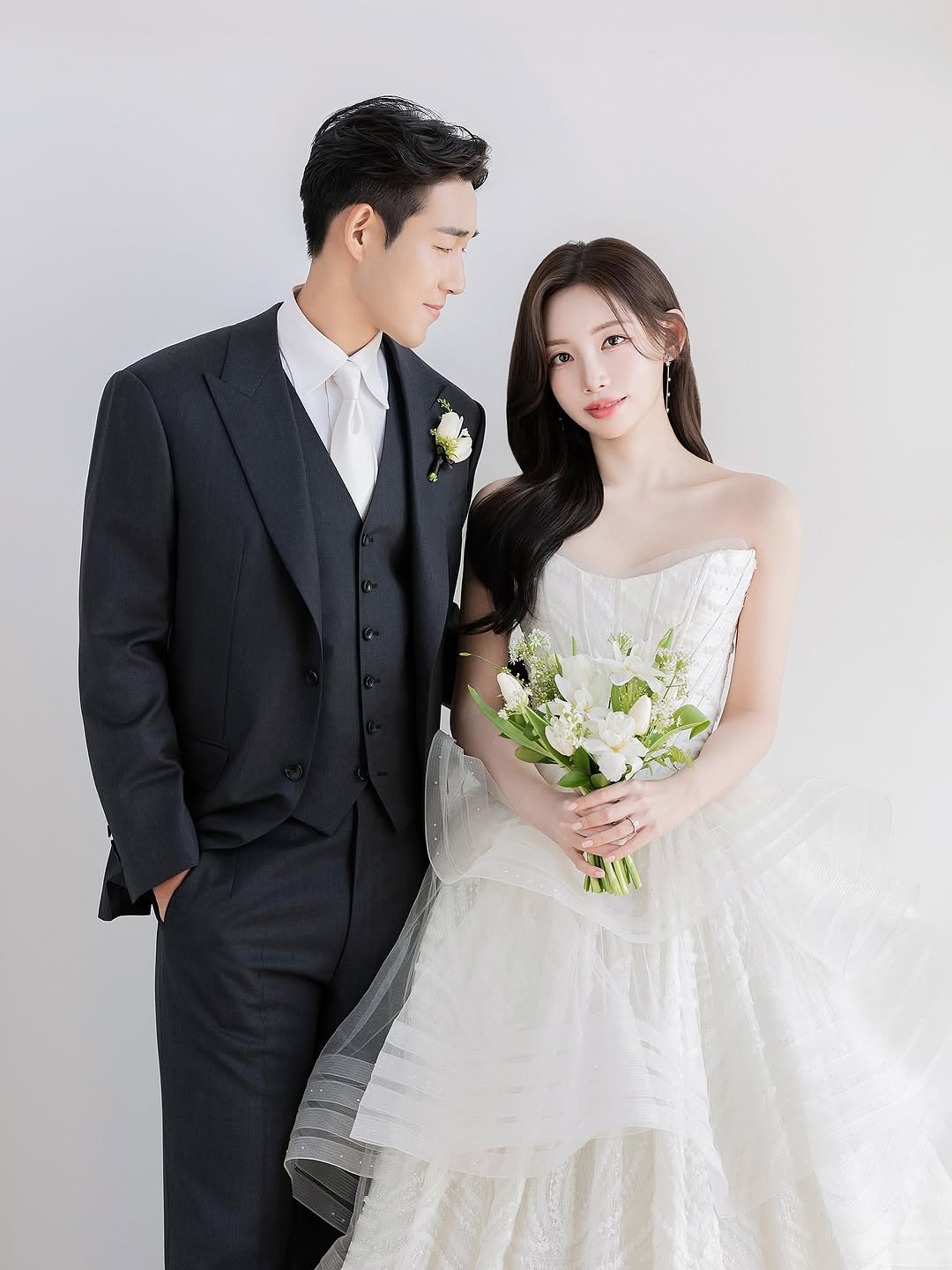 【フォト】サッカー選手ソン・ミンギュ＆クァク・ミンソン、ウエディング写真公開…ステキなビジュアル