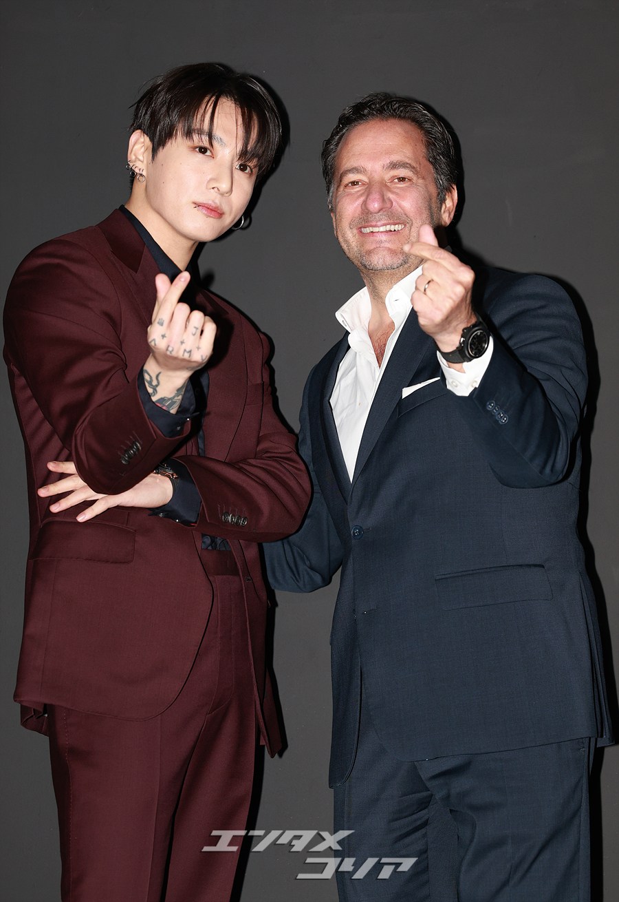 【フォト】BTSジョングク　高級時計ブランド「HUBLOT」CEOとほっぺハート