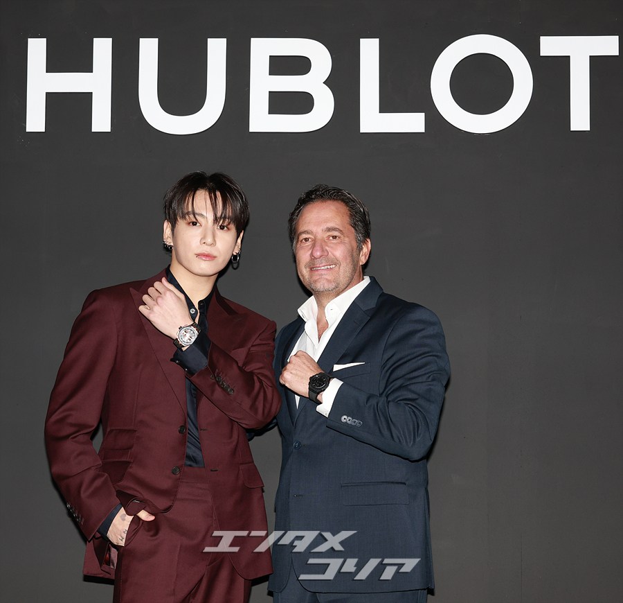 【フォト】BTSジョングク　高級時計ブランド「HUBLOT」CEOとほっぺハート